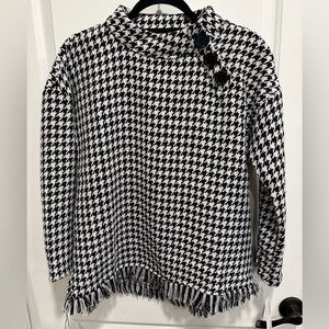 Lulu-B Houndstooth Fringe Hem Sweater Button Shoulder Black/White M (Flaw)